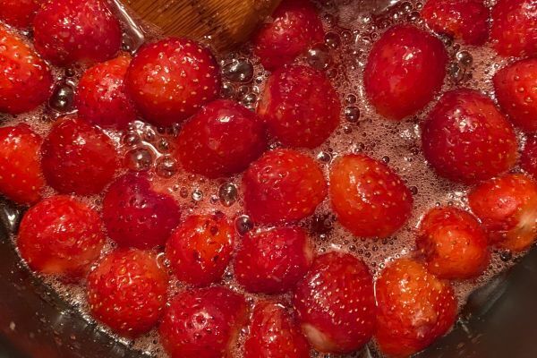 「コレは簡単」「週末作ります」　誰でもできるイチゴジャムの作り方