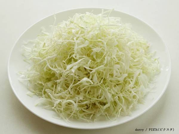包丁は使わない！　市販の千切りキャベツを使って簡単主食が完成？
