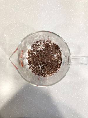 ローソンでそろう材料のみ！　アレンジミルクチョコレートムースを作ってみた