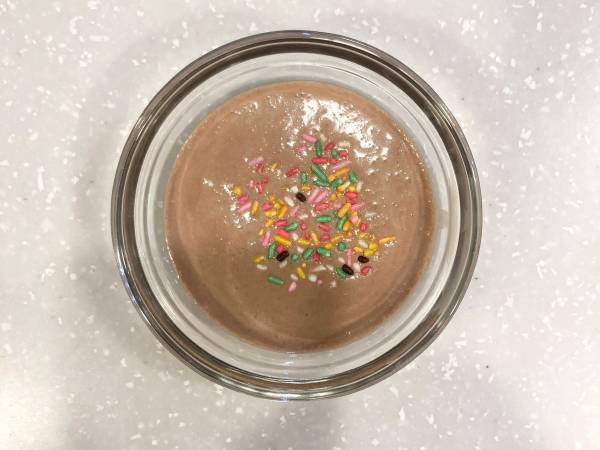 ローソンでそろう材料のみ！　アレンジミルクチョコレートムースを作ってみた