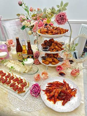 『わんぱくすぎる』アフタヌーンティーに反響！　ティースタンドに盛られていたのは…