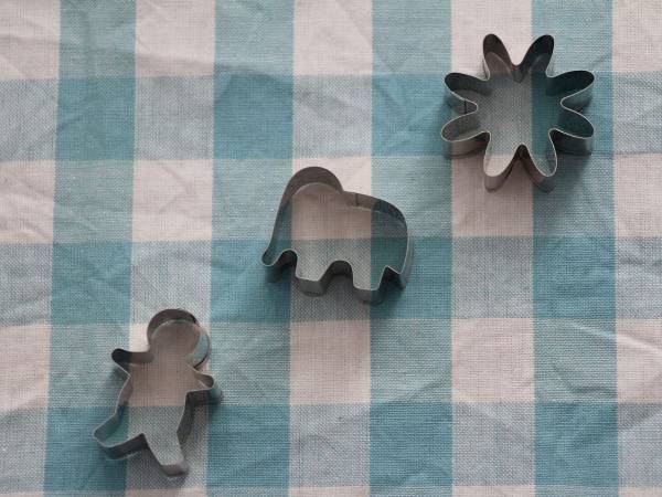 焼き菓子にも固めるお菓子にも使える！　「型」の代用品として使える身近なアイテムとは