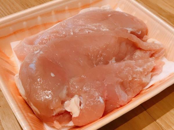鶏ムネ肉を冷凍保存するなら？　ニチレイが教える方法に「やってみます」「ありがたい」