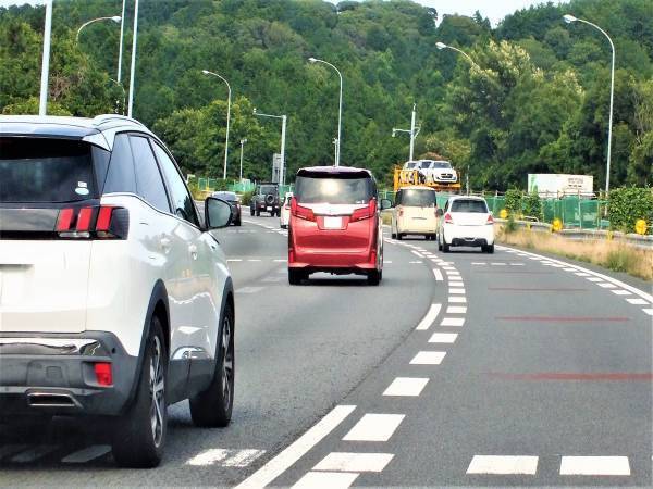 高速道路の事故、対処法は？　政府広報の発信に「意識します」「覚えておかないと」