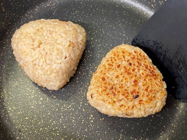 「余ったご飯はこう食べる！」　簡単消費レシピに「絶対においしいやつ…」