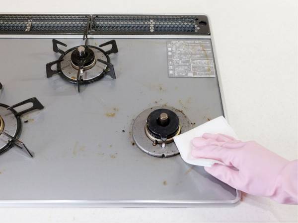 誰でもできる五徳掃除のテクニック　重曹を使ったアイディアに「やってみます」「億劫だった」