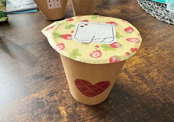 紙コップ、飲み物を注ぐだけ？　思わぬ使い道に「これはワクワクしそう」