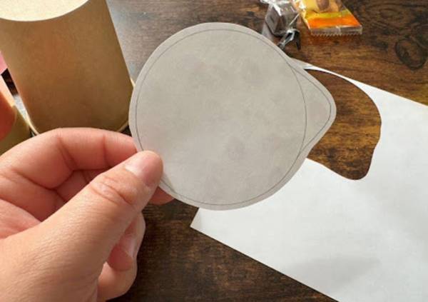 紙コップ、飲み物を注ぐだけ？　思わぬ使い道に「これはワクワクしそう」