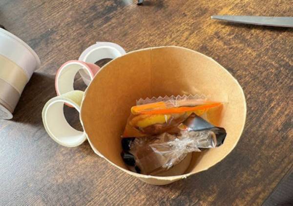 紙コップ、飲み物を注ぐだけ？　思わぬ使い道に「これはワクワクしそう」