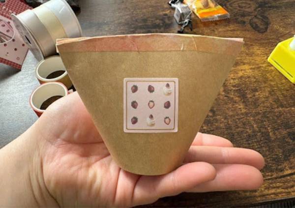 紙コップ、飲み物を注ぐだけ？　思わぬ使い道に「これはワクワクしそう」