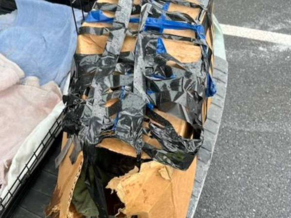 マクドナルドの外に放置された箱　中身に怒りの声　「同じ目に遭わせたい」