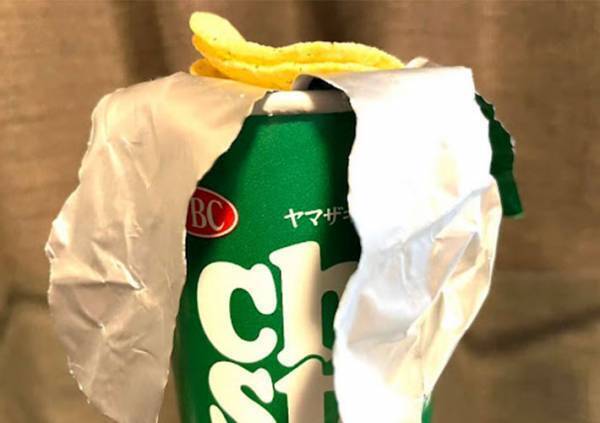 チップスターが取り出しにくい…　手を突っ込まない食べ方に「革命だー！」
