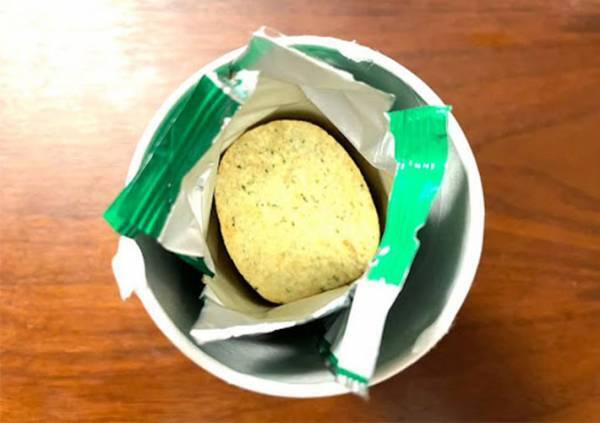 チップスターが取り出しにくい…　手を突っ込まない食べ方に「革命だー！」