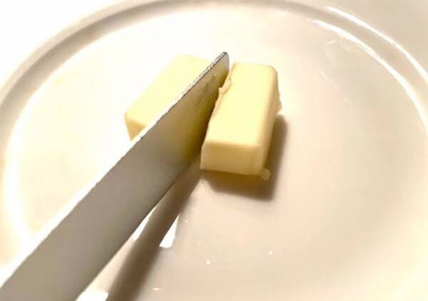 常温状態に戻ったバターの写真