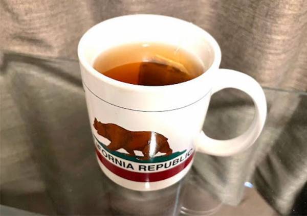 温まったカップの底　カステラに当てると…？　「おぉ～」「もうガッカリしない」