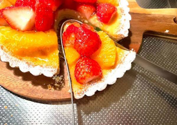 「マジで崩れない」「包丁いらず」　失敗しないホールケーキの切り方