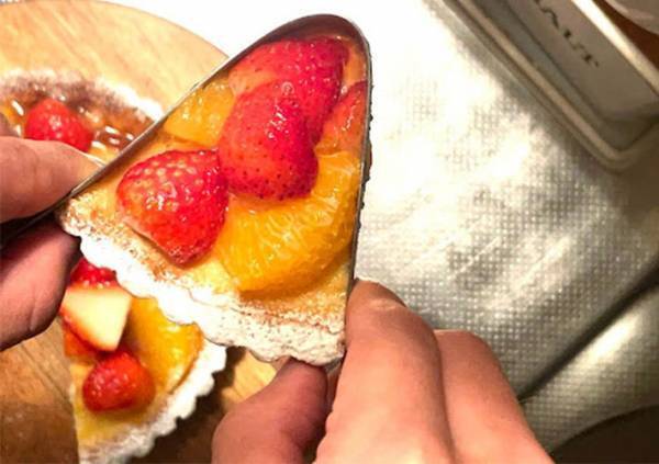 「マジで崩れない」「包丁いらず」　失敗しないホールケーキの切り方