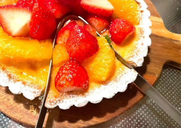 「マジで崩れない」「包丁いらず」　失敗しないホールケーキの切り方