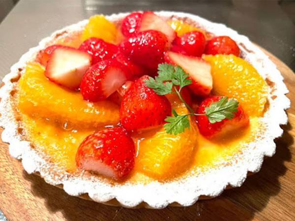 「マジで崩れない」「包丁いらず」　失敗しないホールケーキの切り方