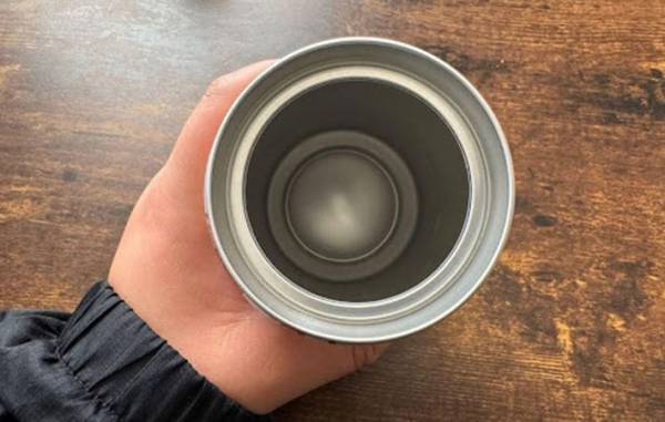 生ジョッキ缶、飲んだら捨ててる？　思わぬ再利用法に「くり抜き不要で５本入った」