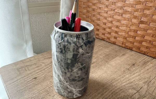 生ジョッキ缶、飲んだら捨ててる？　思わぬ再利用法に「くり抜き不要で５本入った」