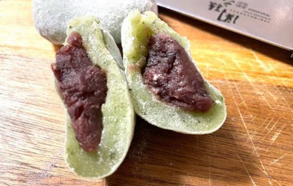 包丁を使わない大福のカット方法に「お店にみたいにきれい…」「感動」