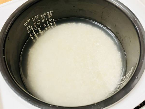 捨てるだけだったお米のとぎ汁　洗い物に活用する方法に「目から鱗」「すっきり」