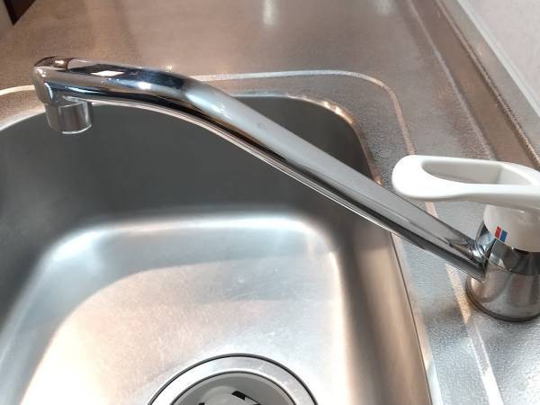 蛇口の水垢汚れ、どう落とす？　アイリスオーヤマの掃除テクに「参考になる！」