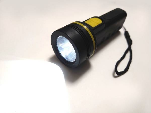 「これならできそう」「いざという時も安心」　警視庁公式Xが解説　懐中電灯とビニール袋でランタンを作る方法