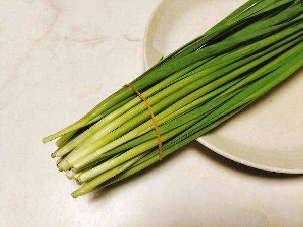 ちょっとのひと手間が肝心！　ニラを新鮮な状態のまま保存するには？