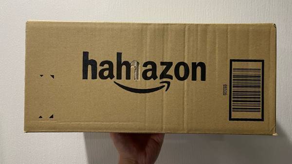 息子「やかましいわ」　久しぶりに母から届いた荷物を見てみると…？