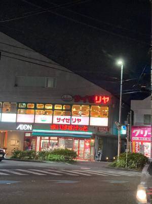 照明が切れたサイゼの看板　『生き残った２文字』に爆笑する人続出