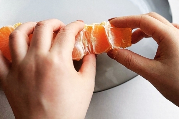 ミカンがベルト状に！　農林水産省が教える画期的な剥き方に「真似します！」「簡単にできた」