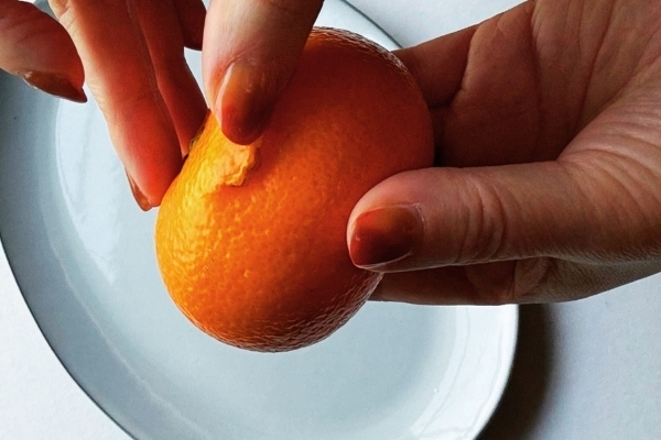 ミカンがベルト状に！　農林水産省が教える画期的な剥き方に「真似します！」「簡単にできた」