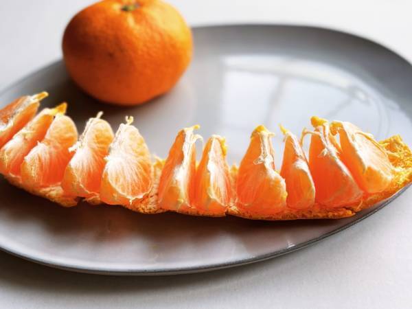 ミカンがベルト状に！　農林水産省が教える画期的な剥き方に「真似します！」「簡単にできた」