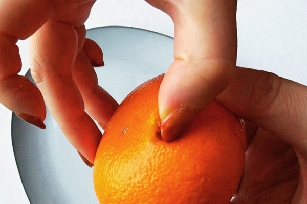 ミカンがベルト状に！　農林水産省が教える画期的な剥き方に「真似します！」「簡単にできた」