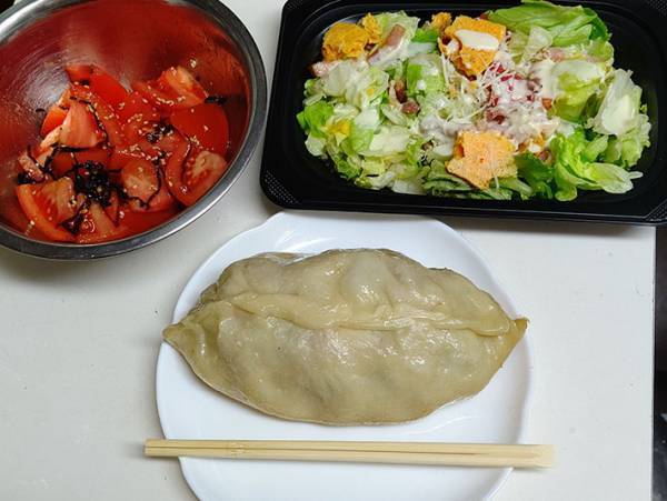 二度見不可避な餃子？　理由に「オムレツみたい」「ロマンが詰まってる」