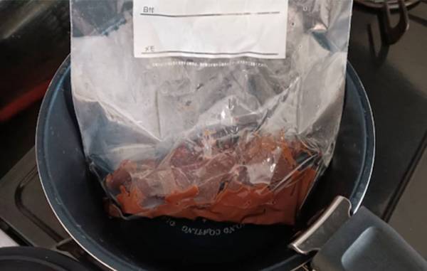 チョコレート、どう溶かしてる？　ローソンの裏技に「洗い物減った！」