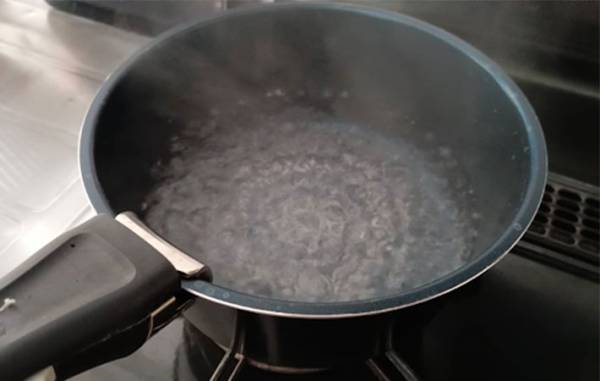 チョコレート、どう溶かしてる？　ローソンの裏技に「洗い物減った！」