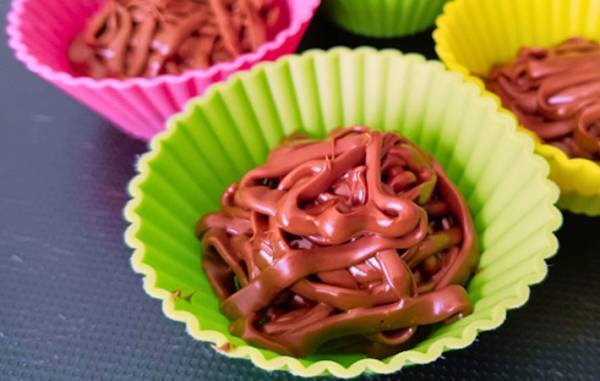 チョコレート、どう溶かしてる？　ローソンの裏技に「洗い物減った！」