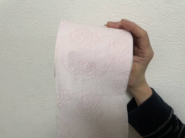 トイレットペーパーのダブルロール　ミシン目がズレた時の対処法に「そんな手が！」