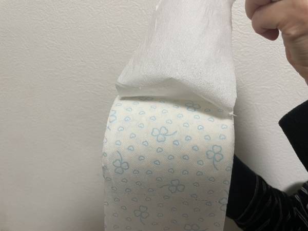 トイレットペーパーのダブルロール　ミシン目がズレた時の対処法に「そんな手が！」