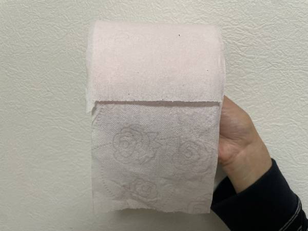 トイレットペーパーのダブルロール　ミシン目がズレた時の対処法に「そんな手が！」