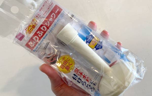 ストレートの蛇口は使いにくい…　一瞬でシャワーにする１００均グッズに「ずっと憧れてた」