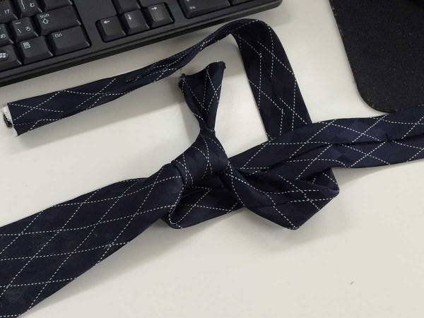 シュレッダーにネクタイが…　社員を救った課長の行動が「有能すぎ」「命の恩人ですね」