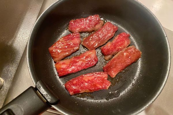 スーパーの赤身肉、アレに漬け込むだけでまるで高級肉　メーカーの情報に「ジューシー！」「目から鱗」