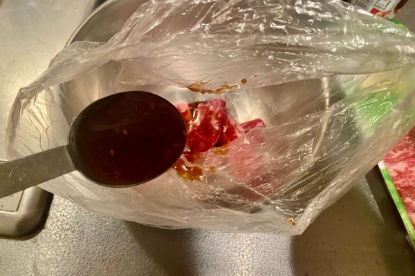 スーパーの赤身肉、アレに漬け込むだけでまるで高級肉　メーカーの情報に「ジューシー！」「目から鱗」