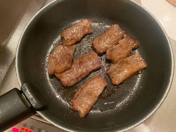 スーパーの赤身肉、アレに漬け込むだけでまるで高級肉　メーカーの情報に「ジューシー！」「目から鱗」