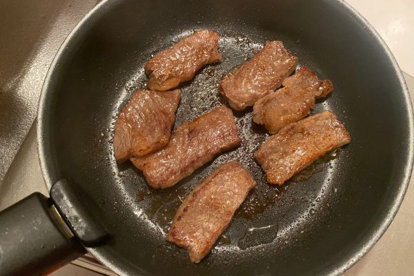 スーパーの赤身肉、アレに漬け込むだけでまるで高級肉　メーカーの情報に「ジューシー！」「目から鱗」