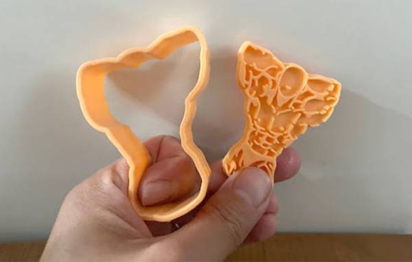 セリアで買った『クッキー型』　デザインに「笑った」「焼きムラが影」